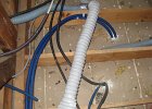 2012-11-19 019  Des gaines électriques sont ajoutées pour le futur circuit des combles.